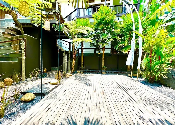 ホームステイ Widya Luxury House